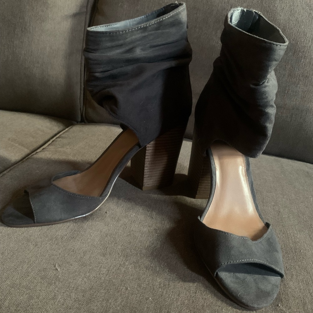 Dark grey-great condition/ only worn a handful of times!